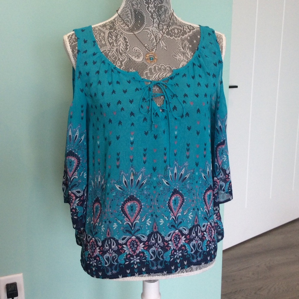 ❤️ ARIZONA BLUE SHEAR COLD SHOULDER BLOUSE Size S